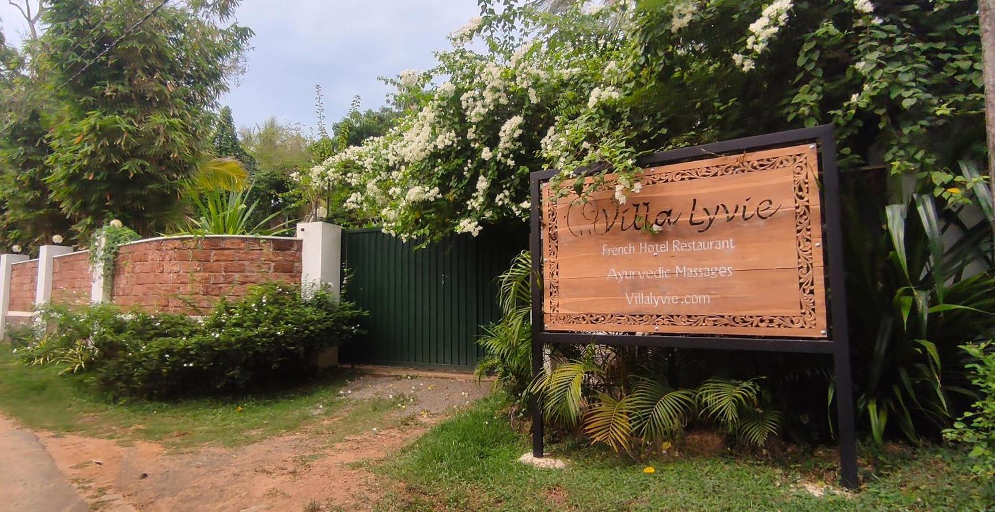 Villa Lyvie Ayurvedic Hotel Tangalle Bagian luar foto
